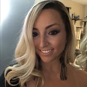 Meet your Posher, Cassandra